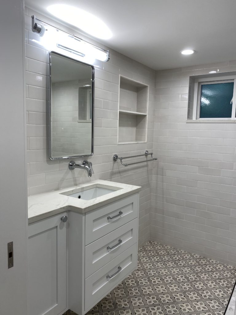 Clean and white bathroom design