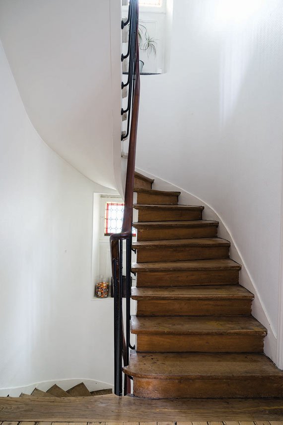 best white paint choices for staircase - 
Pointing - Farrow & Ball - how it looks